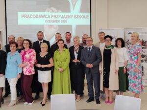 Organizatorzy oraz zaproszeni goście na wspólnym zdjęciu